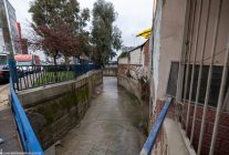 İzmir Karabağlar’da yağmur suyu ayrıştırma hattı çalışmaları devam ediyor.