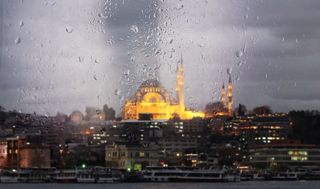 akom istanbul yilbasina soguk ve yagisli havayla giriyor