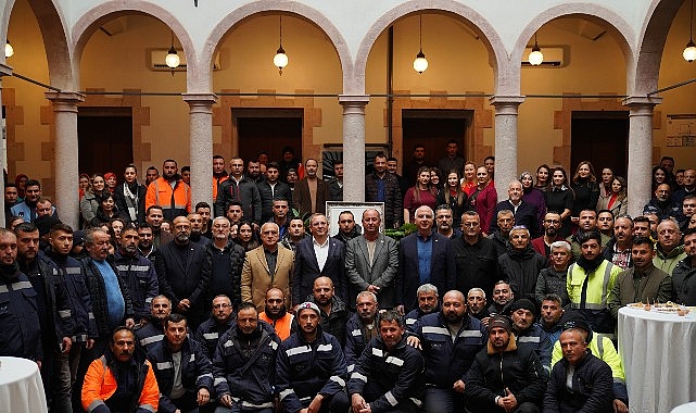 Ayvalık Belediye Başkanı Mesut Ergin yılın son gününde belediye çalışanlarıyla bir araya geldi. 1 ayvalik belediye baskani mesut ergin yilin son gununde belediye calisanlariyla bir araya geldi