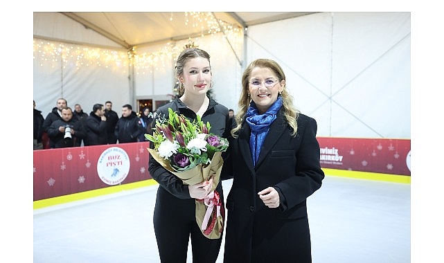 Bakırköy’de açılan Buz Pisti’ne büyük ilgi 1 bakirkoyde acilan buz pistine buyuk ilgi