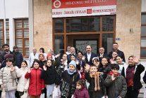 baskan altay cocuklarin sivlilik coskusuna eslik etti