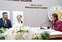 baskan erkan aydin yilin son nikahini kiydi