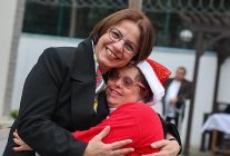 baskan koymen ureten engelliler merkezindeki erken yilbasi kutlamasina katildi