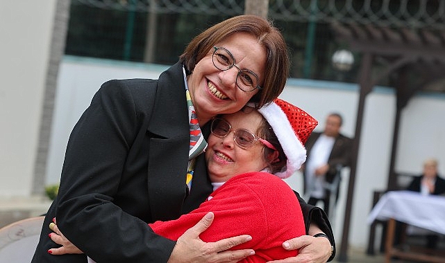 Başkan Köymen, Üreten Engelliler Merkezi’ndeki erken yılbaşı kutlamasına katıldı 1 baskan koymen ureten engelliler merkezindeki erken yilbasi kutlamasina katildi