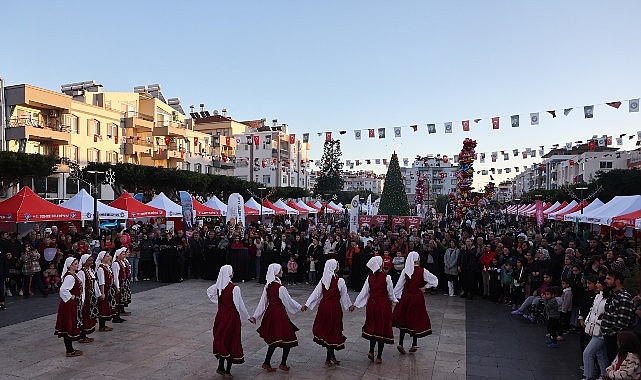 baskan vekili busra ozdemir noel baba festivaline katildi