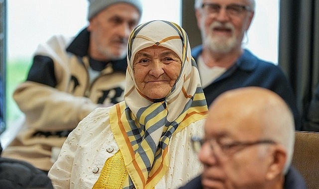 Huzurevi sakinlerine yeni yıl ziyareti 1 huzurevi sakinlerine yeni yil ziyareti