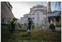 ibb tarihi camileri titizlikle temizliyor