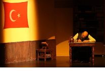 istiklal sairi akife tiyatro sahnesinde vefa