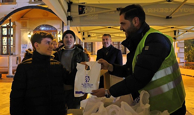 Kandilin manevi lezzeti vatandaşla buluşturuldu 1 kandilin manevi lezzeti vatandasla bulusturuldu