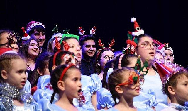 luleburgaz belediyesi korolarindan yeni yil konseri