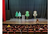 minik ogrenciler baskan cercioglunun calismalari ile tiyatroyla bulustu