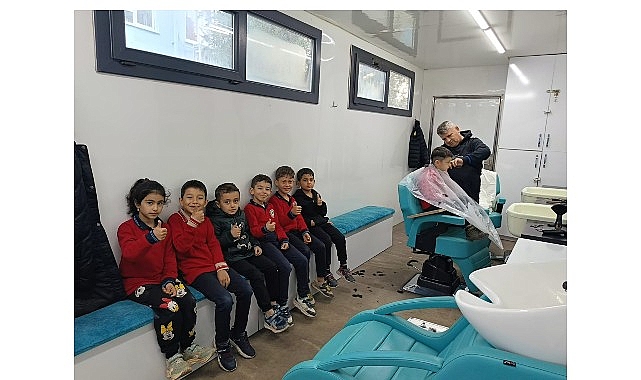 Mobil Kuaför Tırı öğrencilerin hizmetinde 1 mobil kuafor tiri ogrencilerin hizmetinde