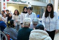 ogrencilerden yeni yil oncesi anlamli surpriz