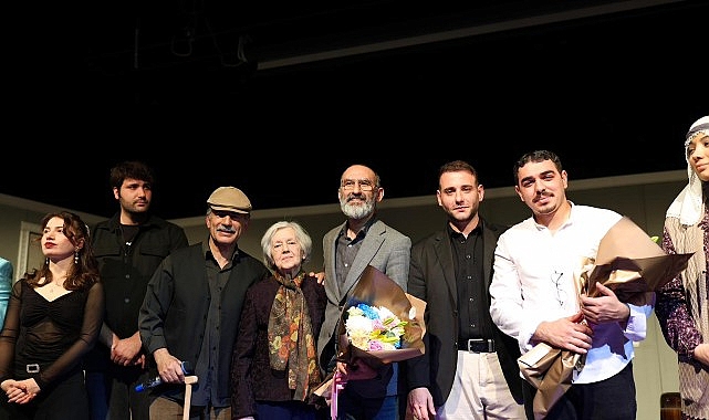 Özgür Aksoy Tiyatro Günleri'ne Görkemli Final 1 ozgur aksoy tiyatro gunlerine gorkemli final