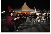yeni yil festivali aksam saatlerine renk katti