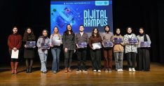 dijital kampuste yetisen 235 genc sertifikalarini aldi